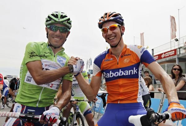 Joaquim Rodriguez (Katusha) would lose his green jersey to Bauke Mollema (Rabobank) in the finishing straight in Madrid.