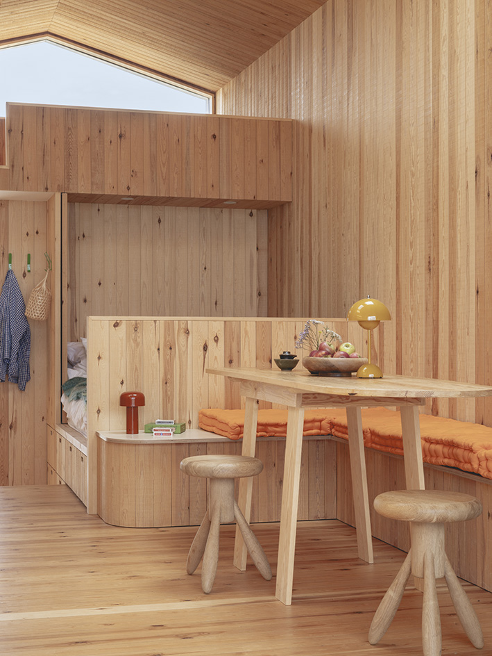 Kent Coast cabin, a timber structure jewel by studio mama