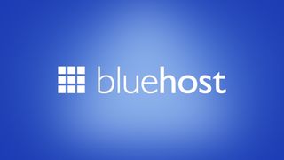 Bluehost-logotypen mot en blå bakgrund med en spotlight effekt.