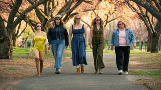  Lizze Broadway as Shirley, Jillian Bell as Kate, Amy Schumer as Lainy, Brianne Howey as Megan and Urzila Carlson as Fallon in Kinda Pregnant