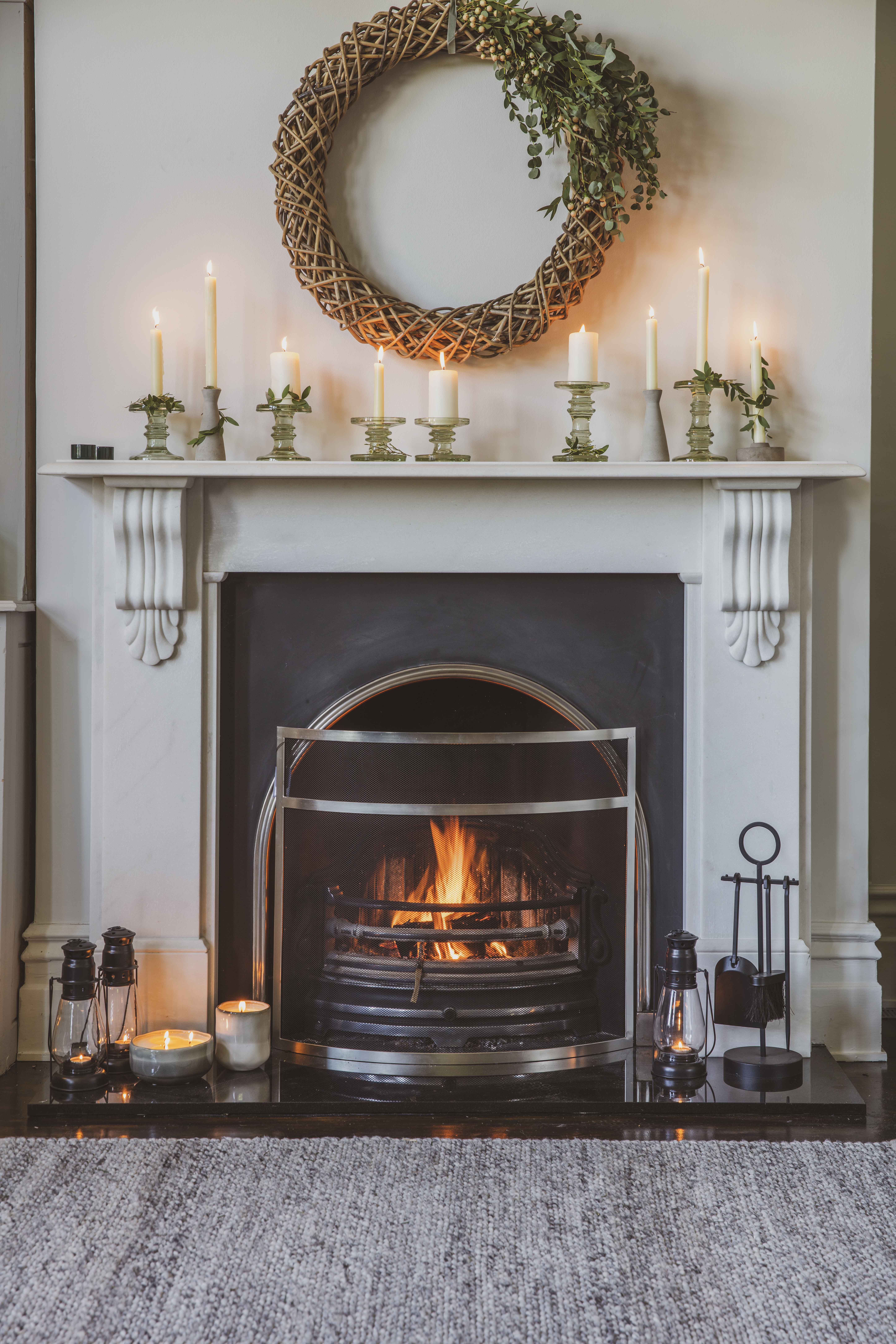 Fireside with Wreath. Garden Trading