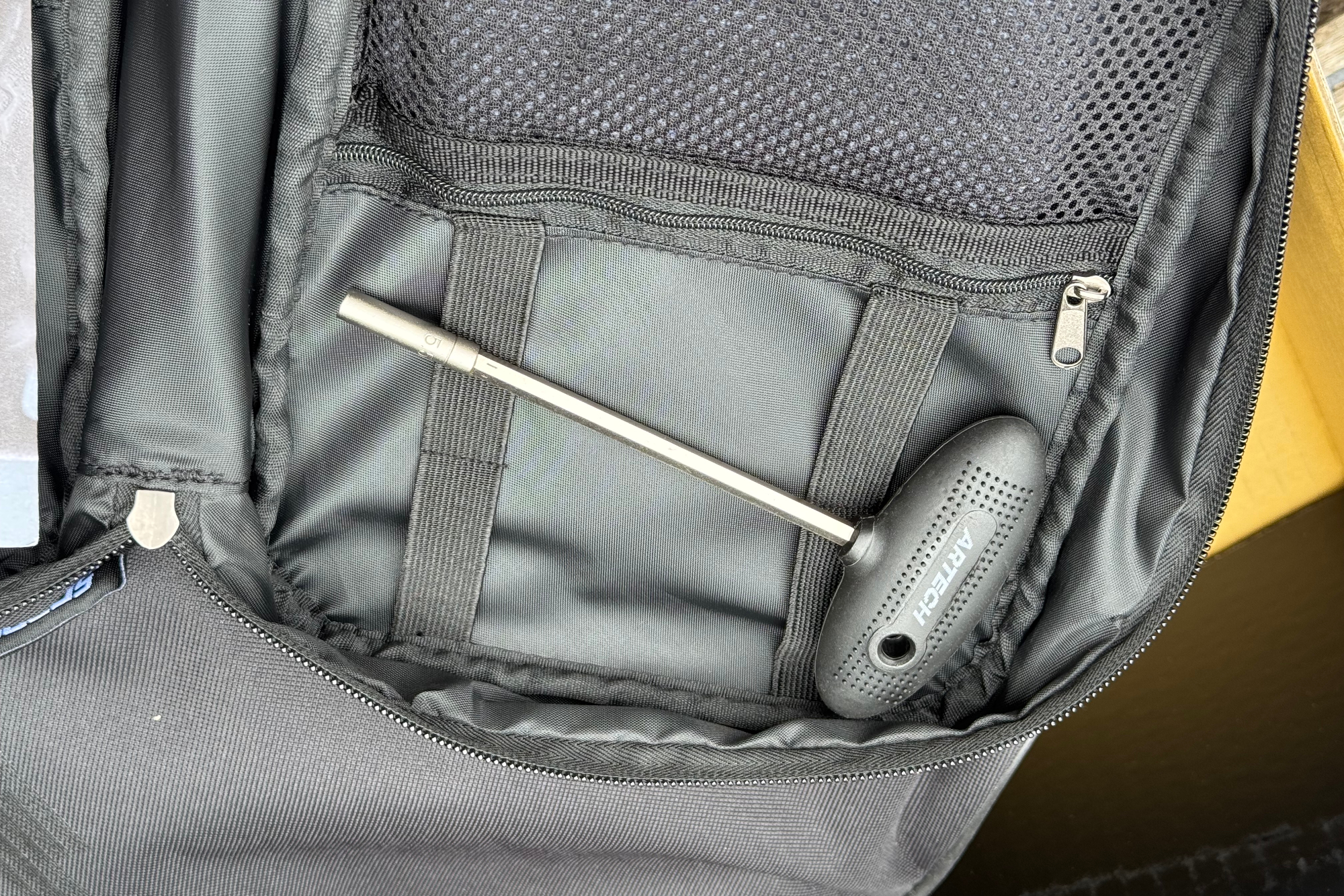 Scope Arctech 4 wheel bag detail