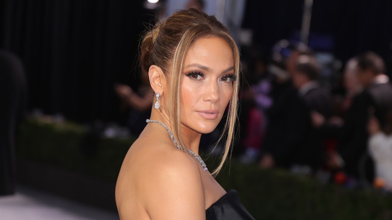 Jennifer Lopez attends 26th Annual Screen Actors Guild Awards at The Shrine Auditorium on January 19, 2020 in Los Angeles, California