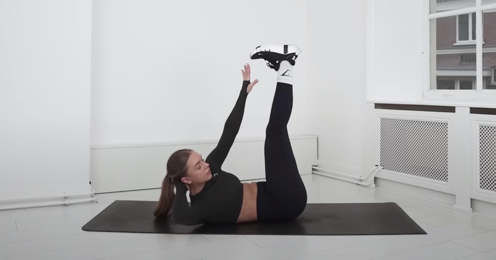 Forget dumbbells — this 13-move ab workout builds a strong core in 15 ...