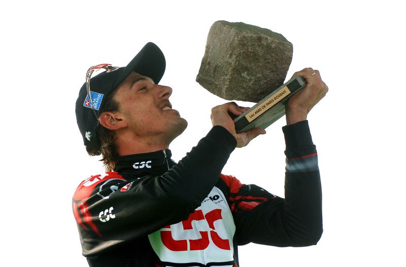 Fabian Cancellara takes a long look at his first cobble