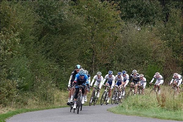 Koldo Fernandez leads the chase