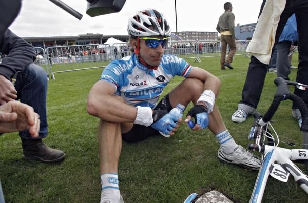 Servais Knaven (Milram) contemplates having finished Paris-Roubaix for the 16th time