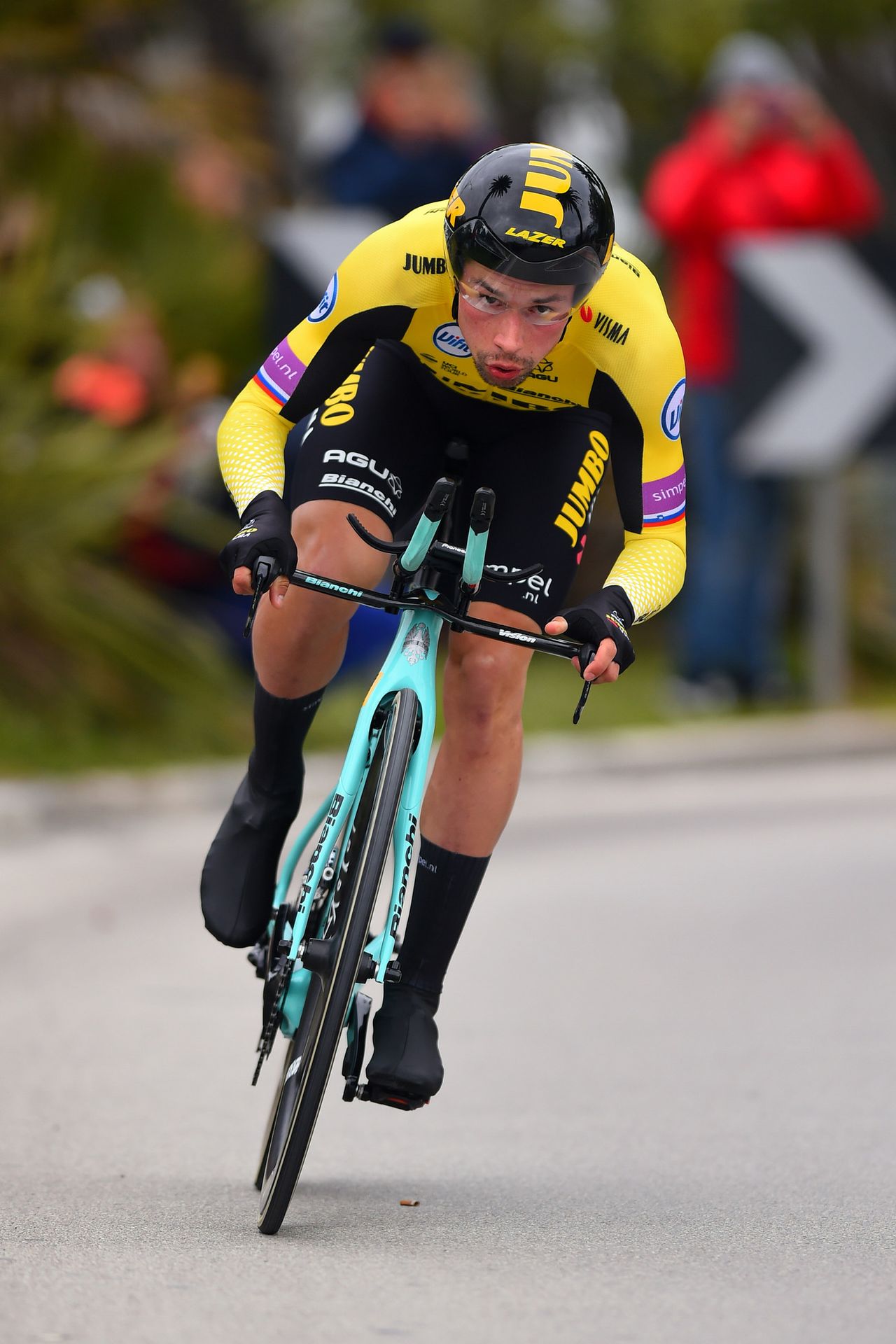 Primoz Roglic attacking the course