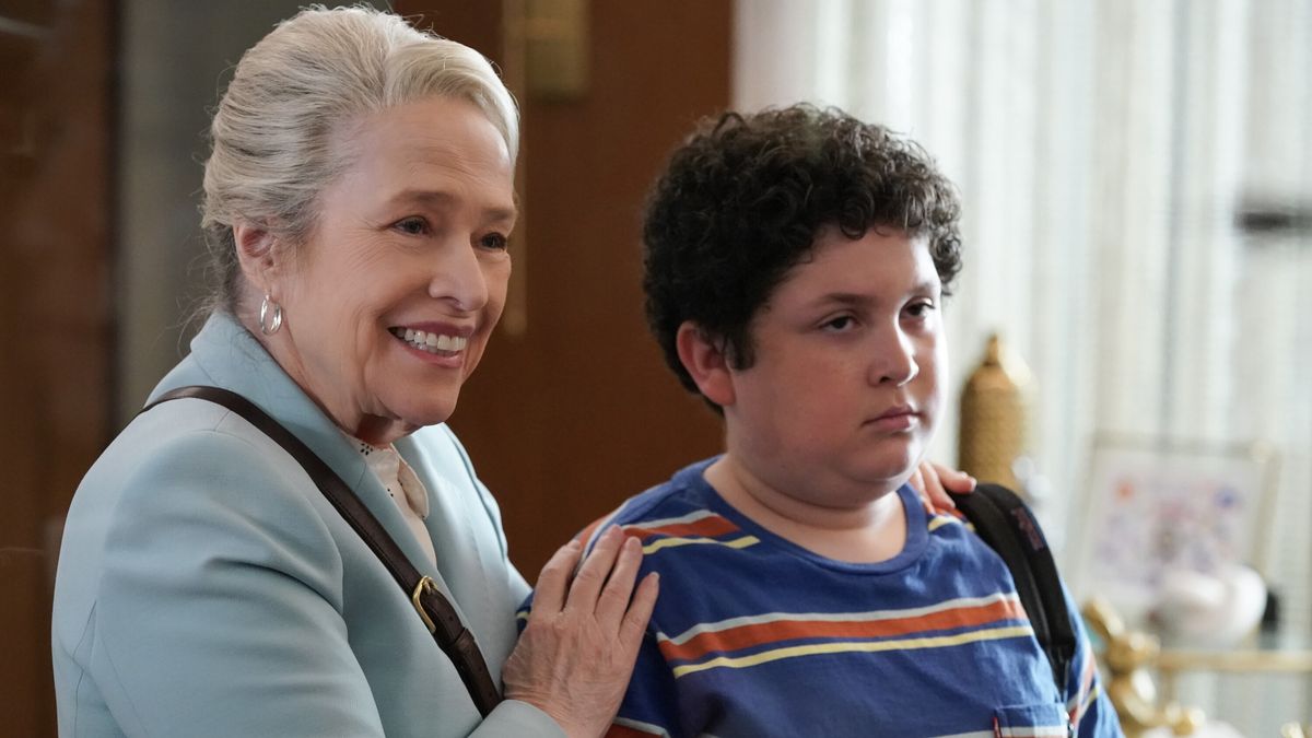 Kathy Bates as Matlock and Aaron D. Harris as Alfie in the office in Matlock episode 13