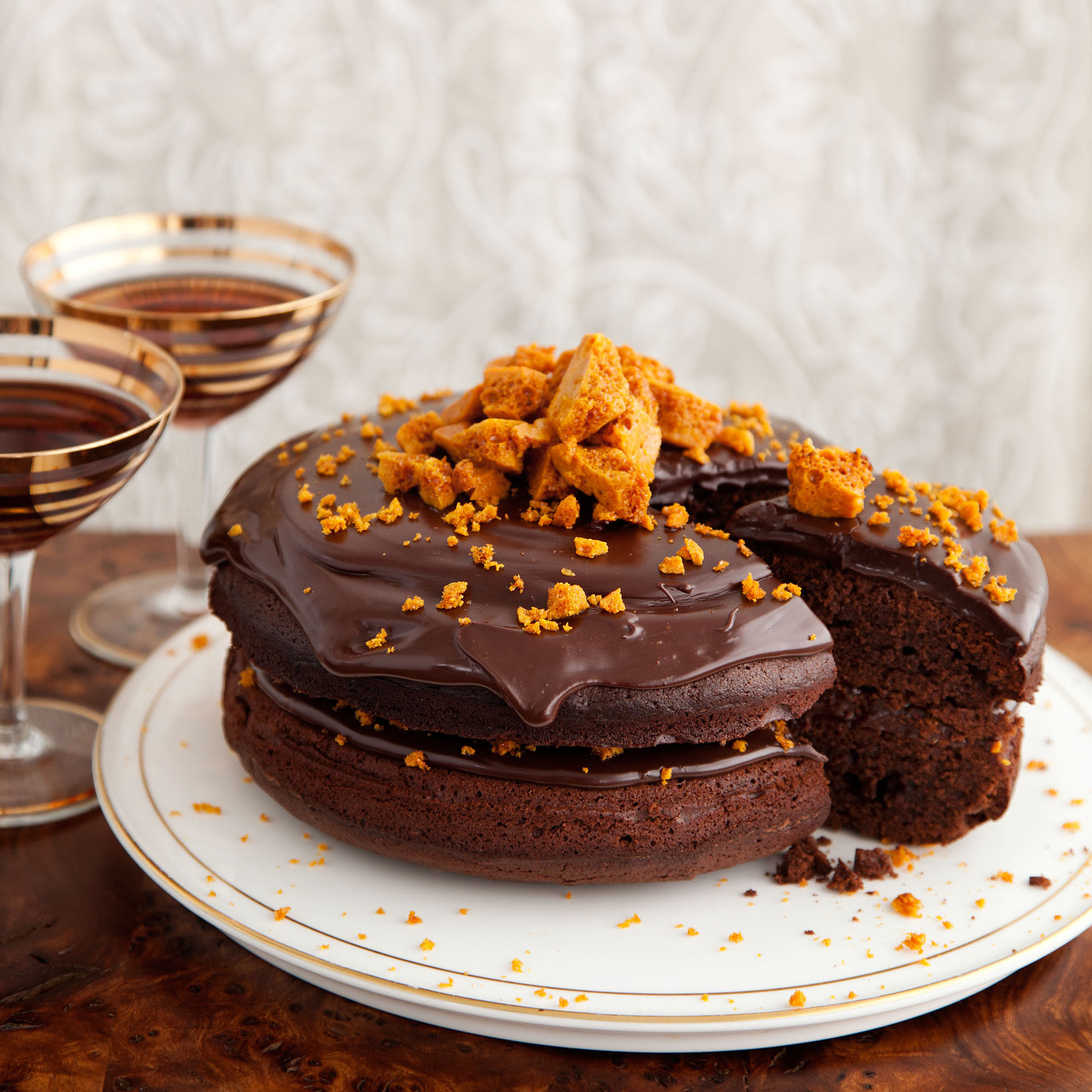 Homemade Crunchies (Chocolate Honeycomb) | The Kate Tin