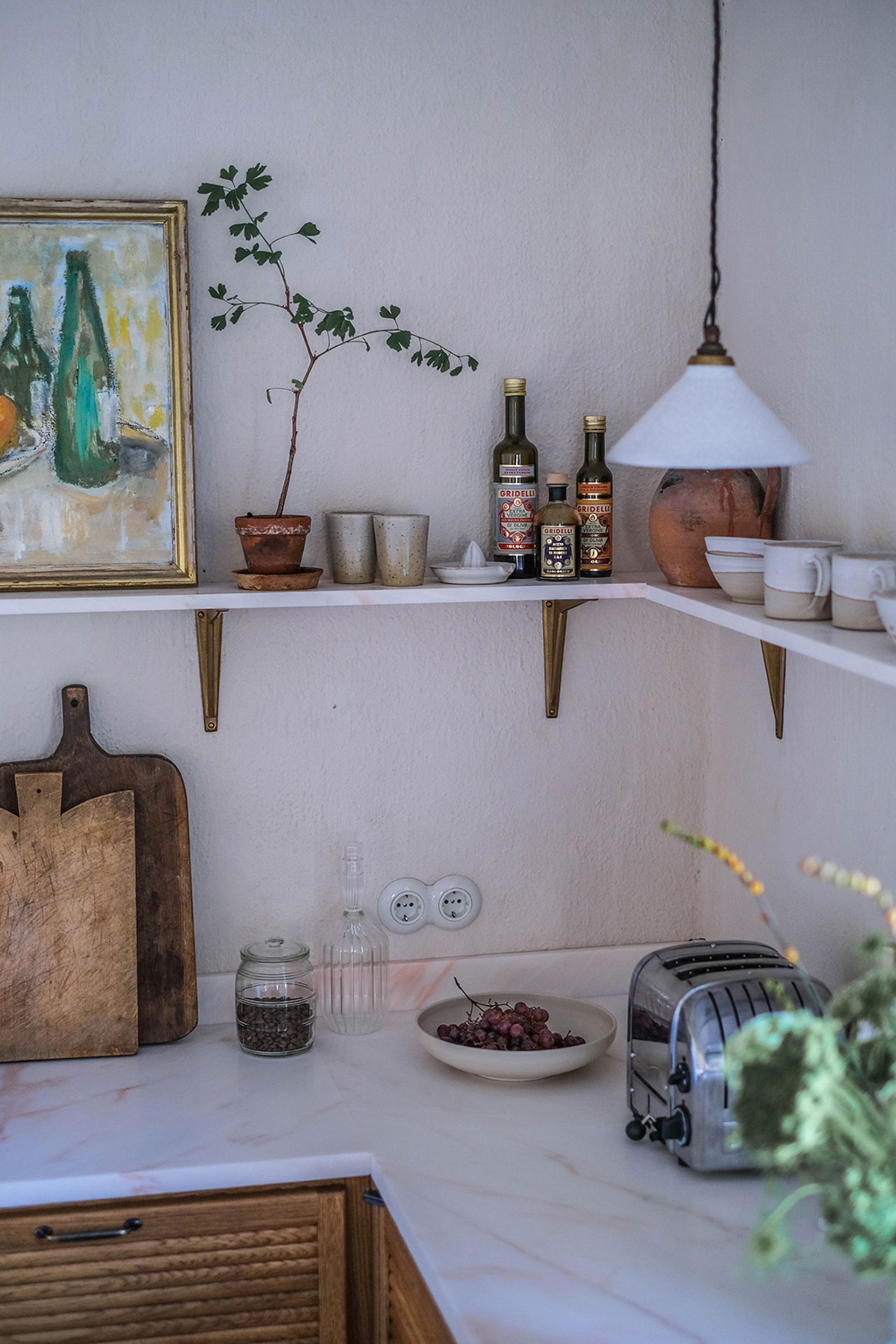 quartz kitchen counter and shelving in kitchen
