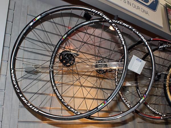 WCS-level carbon fiber mountain bike wheels feature more conventional carbon construction with a woven finish.