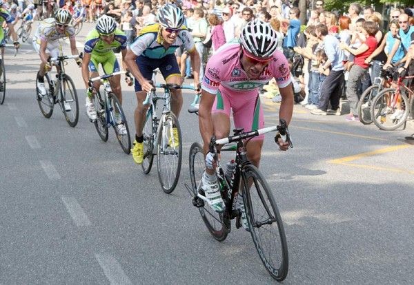 Race leader Danilo Di Luca (LPR Brakes-Farnese Vini) on the attack.