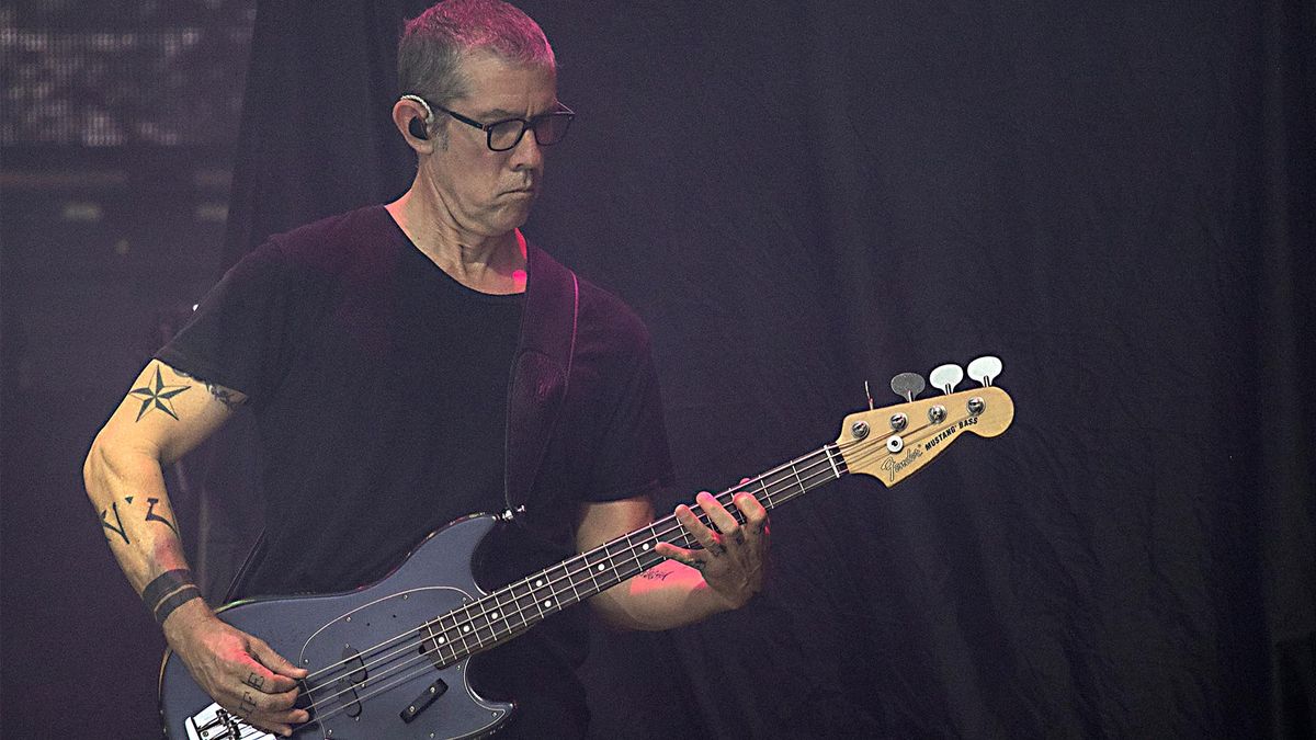 Jane's Addiction founding bassist Eric Avery rejoins the band after 12 ...