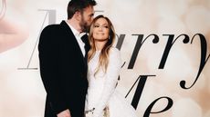  Jennifer Lopez engaged to Ben Affleck - JLo's espresso nails