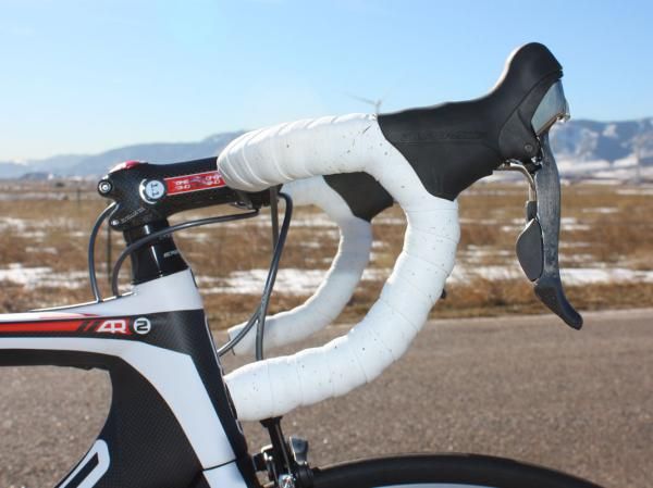 Felt passes over its own ultralight carbon bar in favor of Ritchey's WCS Carbon Evolution model