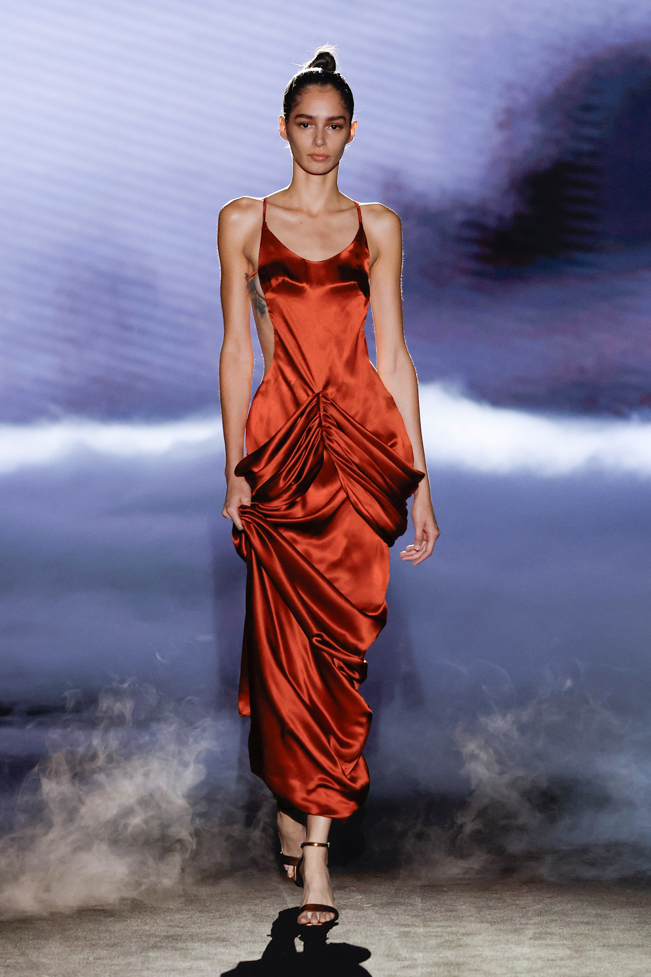 A model on the De La Cierva Spring 2026 runway
