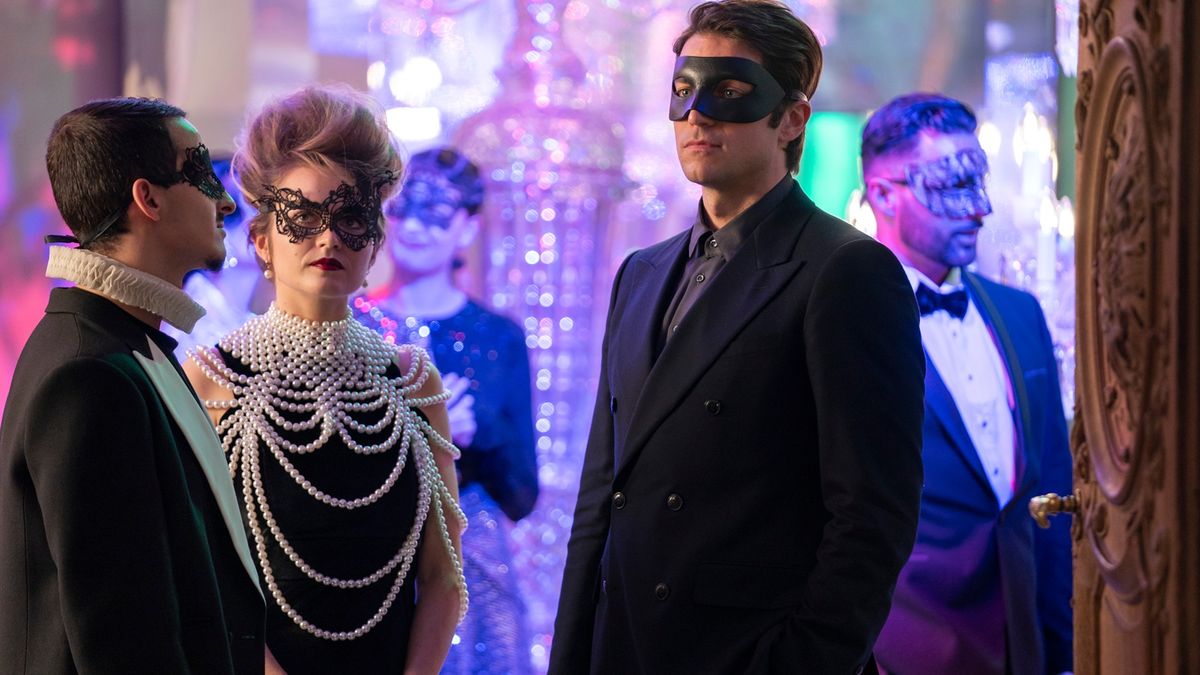 Lucas Bravo as Gabriel in episode 403 of Emily in Paris