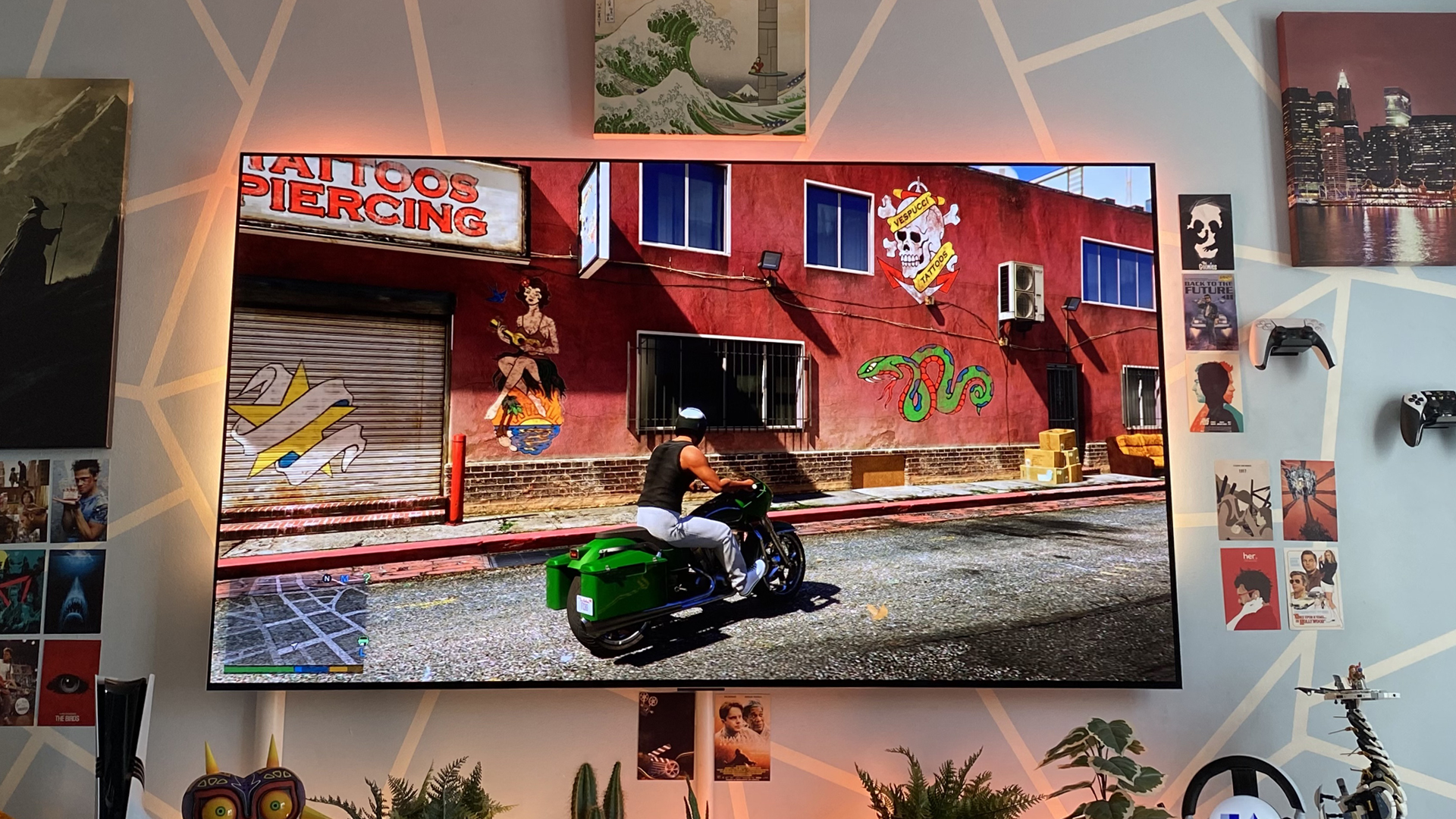 Philips Hue Play HDMI Sync Box 8K with image from GTA 5 onscreen