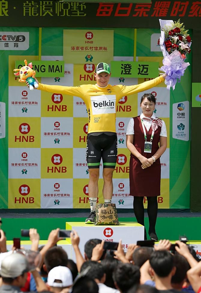 Moreno Hofland (Belkin Pro Cycling) takes the overall lead at Tour of Hainan