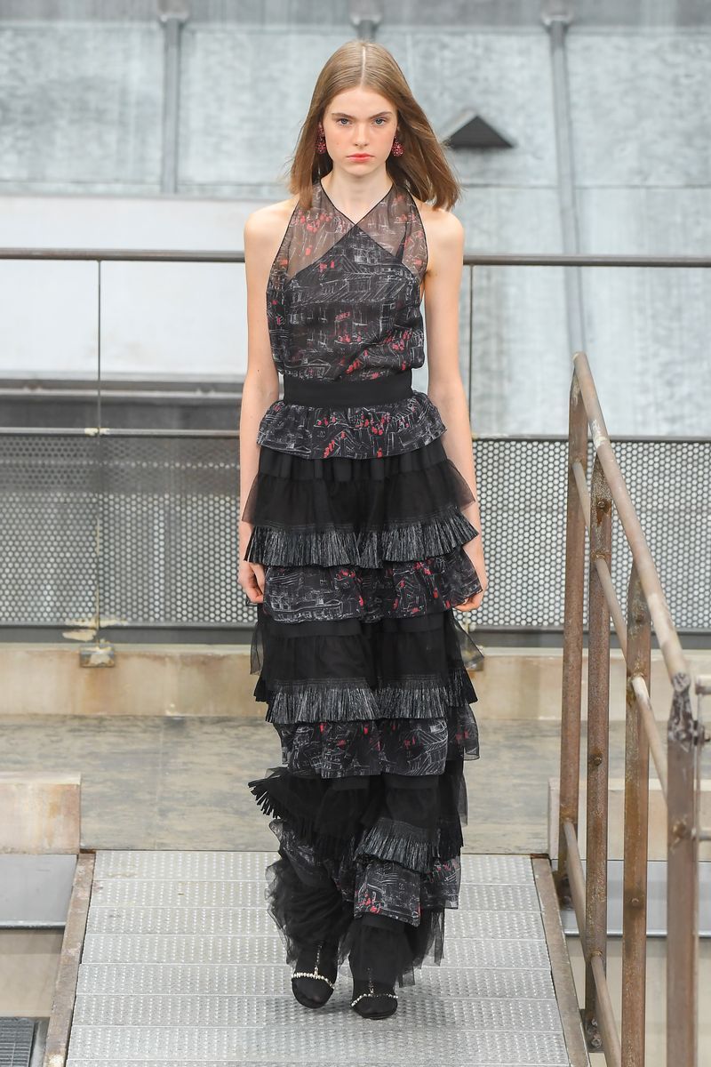 Clothing, Fashion, Fashion model, Dress, Fashion show, Day dress, Waist, Fashion design, Pattern, Haute couture,
