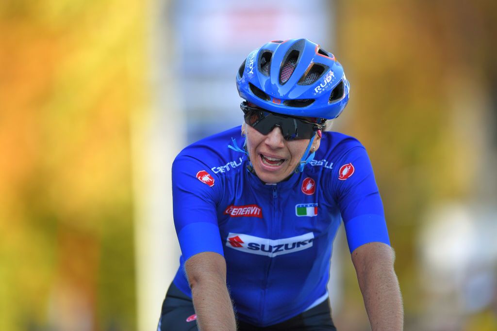 Tatiana Guderzo (Italy) rides in for the bronze medal