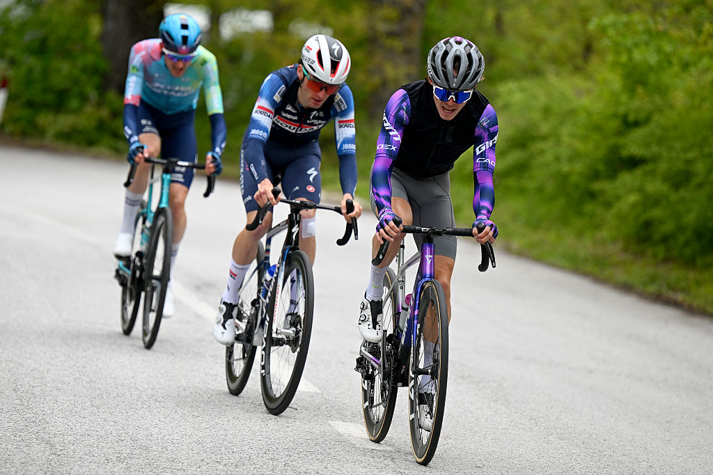 Giro d'Italia stage 7 Live – Red Bull-Bora-Hansgrohe controlling things on first summit finish stage