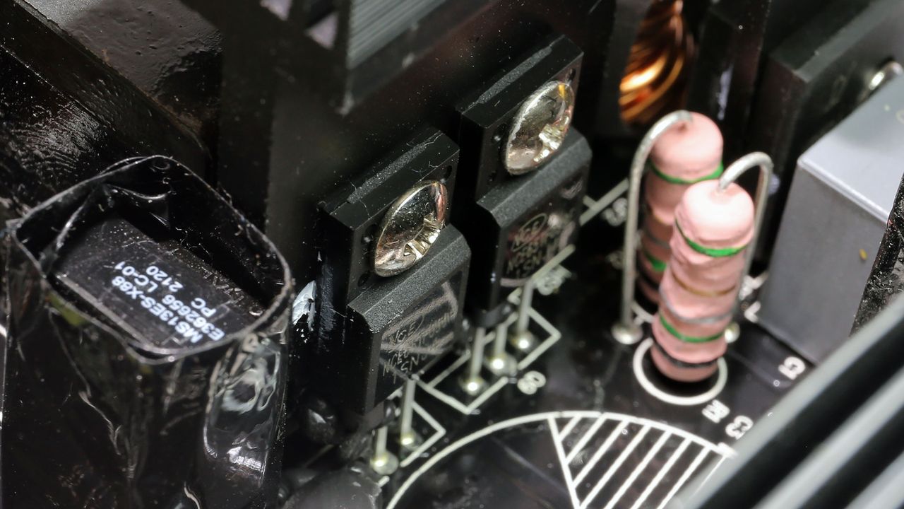 Gigabyte UD850GM