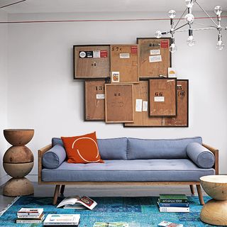 living room with white wall and museum frames feature