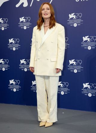 Julianne Moore in a lemon yellow suit