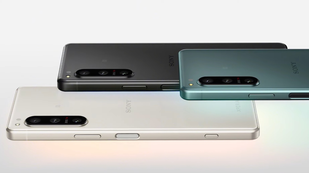 Several Sony Xperia 5 IVs viewed from the side