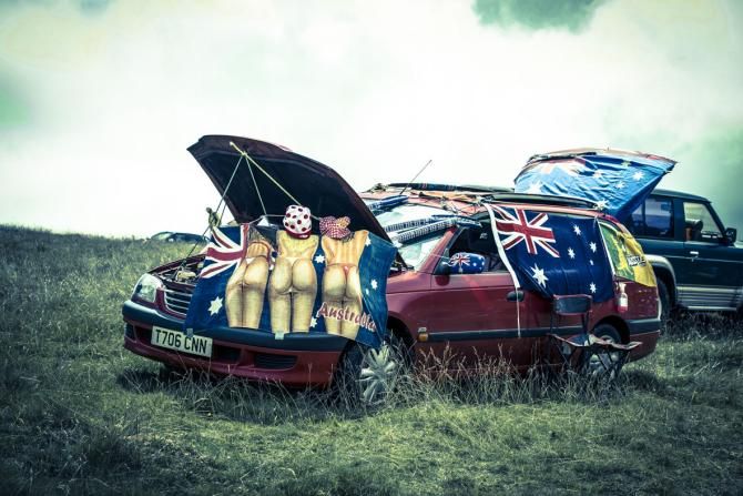 Australian fans demonstrating their inimitable sense of humour...ha.ha.ha. on the summit of the Port de Bales. - wait a minute... Those are British plates!
