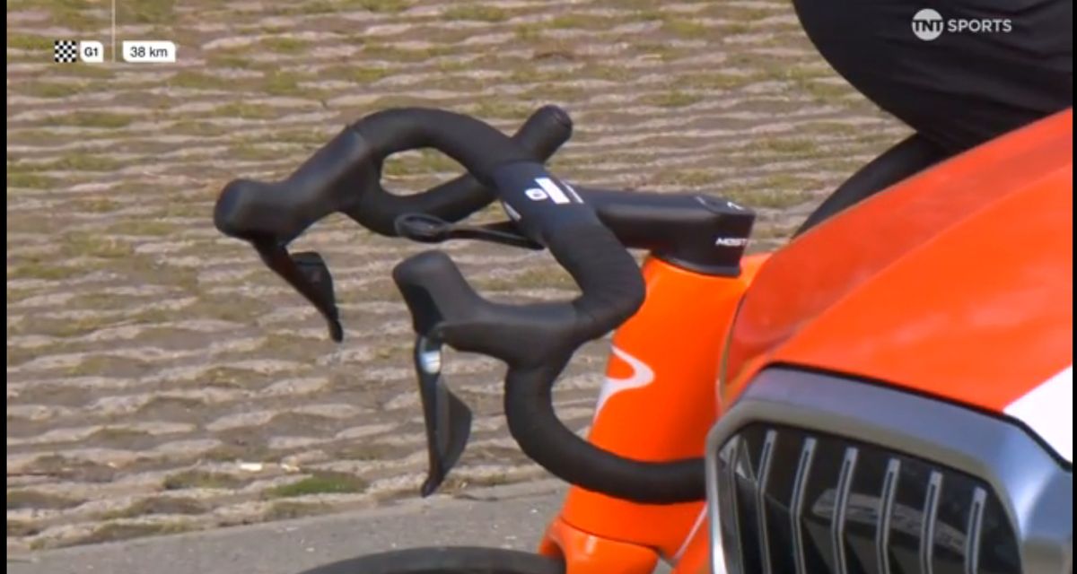 Pinarello Paris カンパニョーロ (直接受け渡しのみ) YHBXeUUPGxUE5KqXbaodnQ-1200-80.jpg