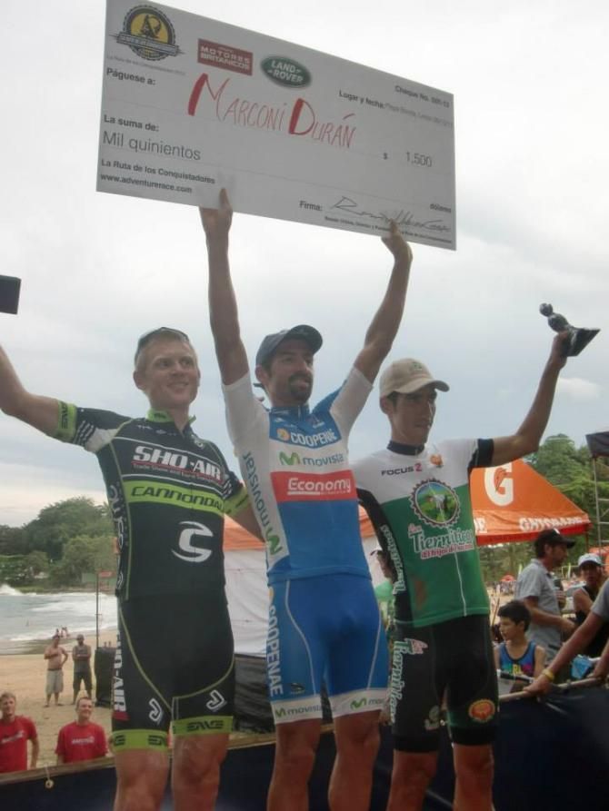 Marconi Dur&aacute;n (Coopenae-Movistat-Eonomy) tops the 2013 men's La Ruta podium