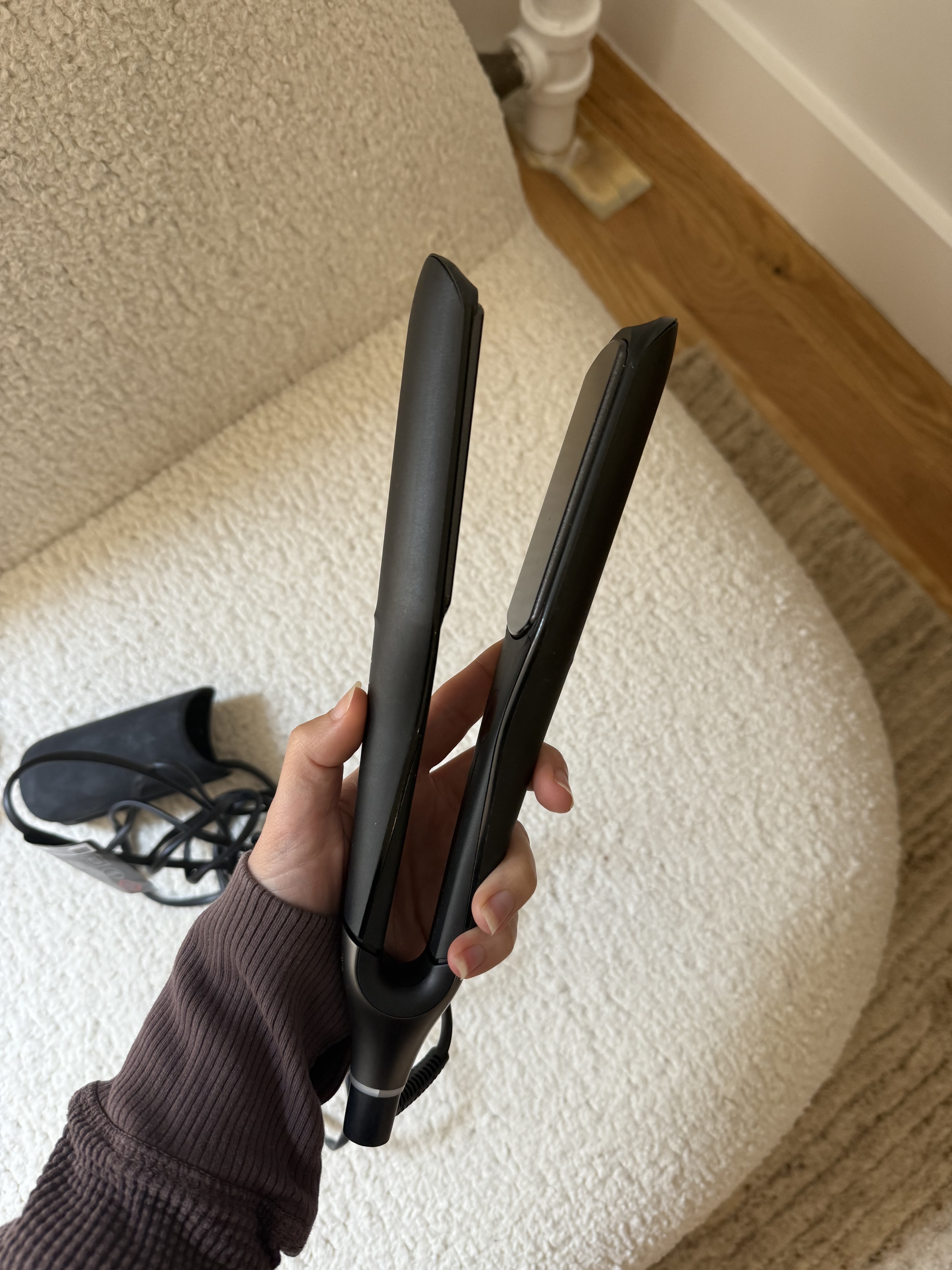 Jamie Schneider holding the GHD Chronos Styler.