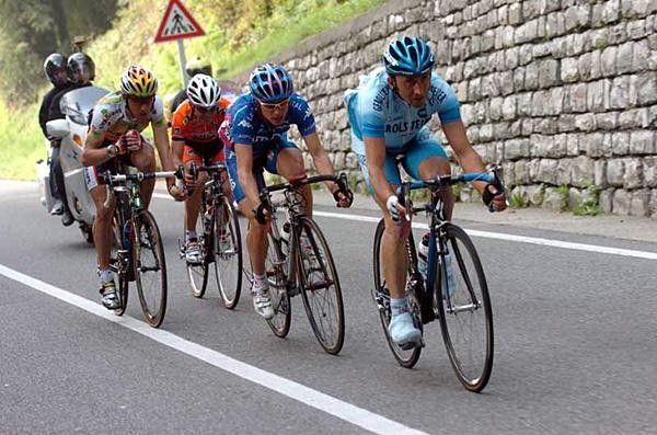 Davide Rebellin (Gerolsteiner) driving the chase