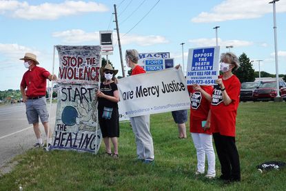 Anti-capital punishment protesters in Terre Haute, Indiana