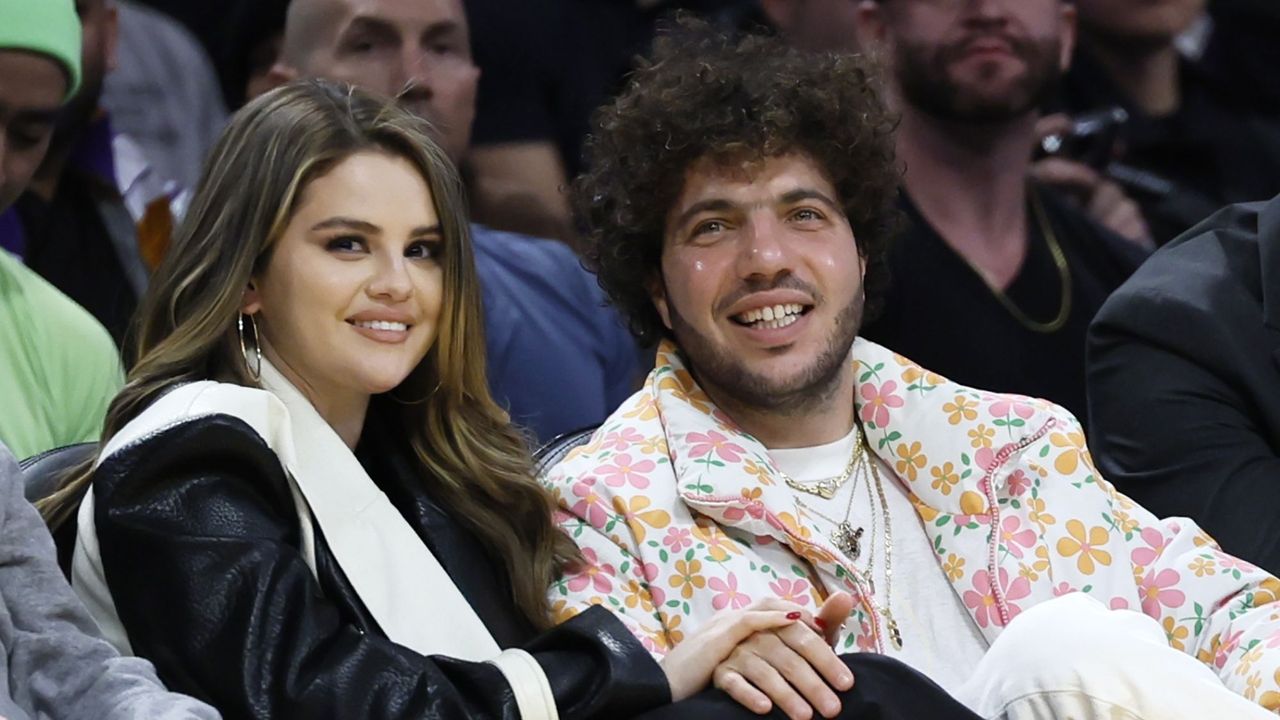 Selena Gomez and Benny Blanco watch a Los Angeles Lakers basketball game