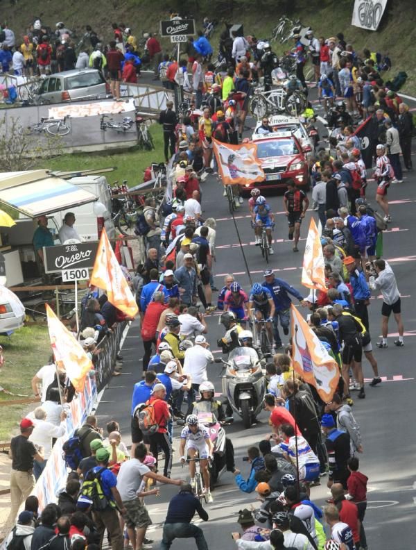 Hesjedal and Scarponi distance their rivals on the final climb