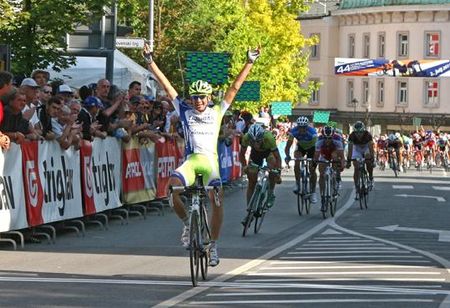 Simone Ponzi (Liquigas) victorious in the 2011 GP Kranj