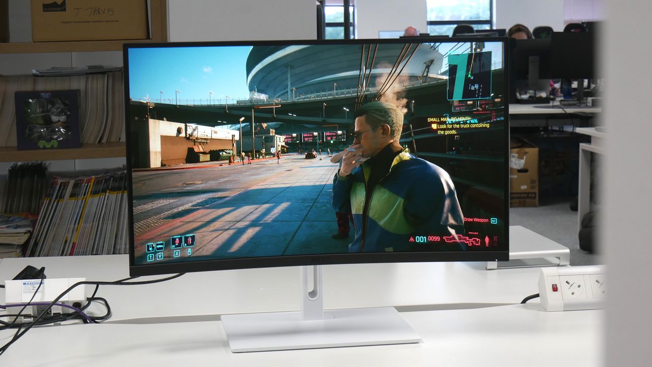 NZXT Canvas 32Q Curved on a desk