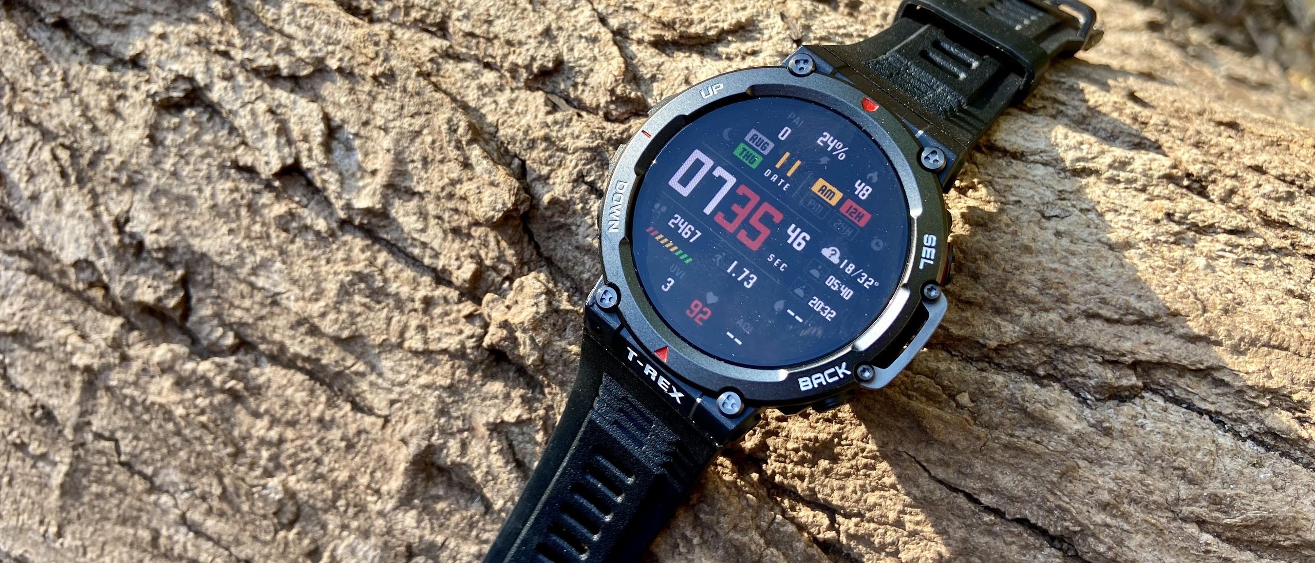 Amazfit T-REX2 ブラック
ゴールド Amazfit T-Rex 2 レビュー：圧倒的タフさ！高級感がアップした