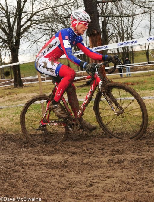 Sue Butler (USA) leading on the final lap