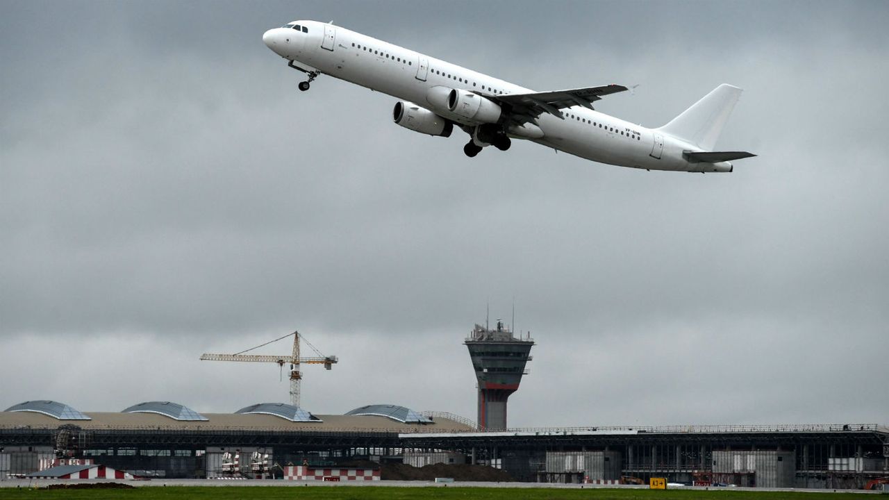 Plane taking off at Sheremetyevo airport