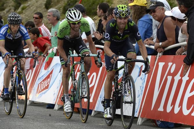 Laurens ten Dam follows Alejandro Valverde up Hautacam
