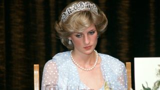 NEW ZEALAND - APRIL 20: Princess Diana At A Banquet In New Zealand Wearing A Blue Chiffon Evening Dress Designed By Fashion Designers David And Elizabeth Emanuel (the Emanuels).