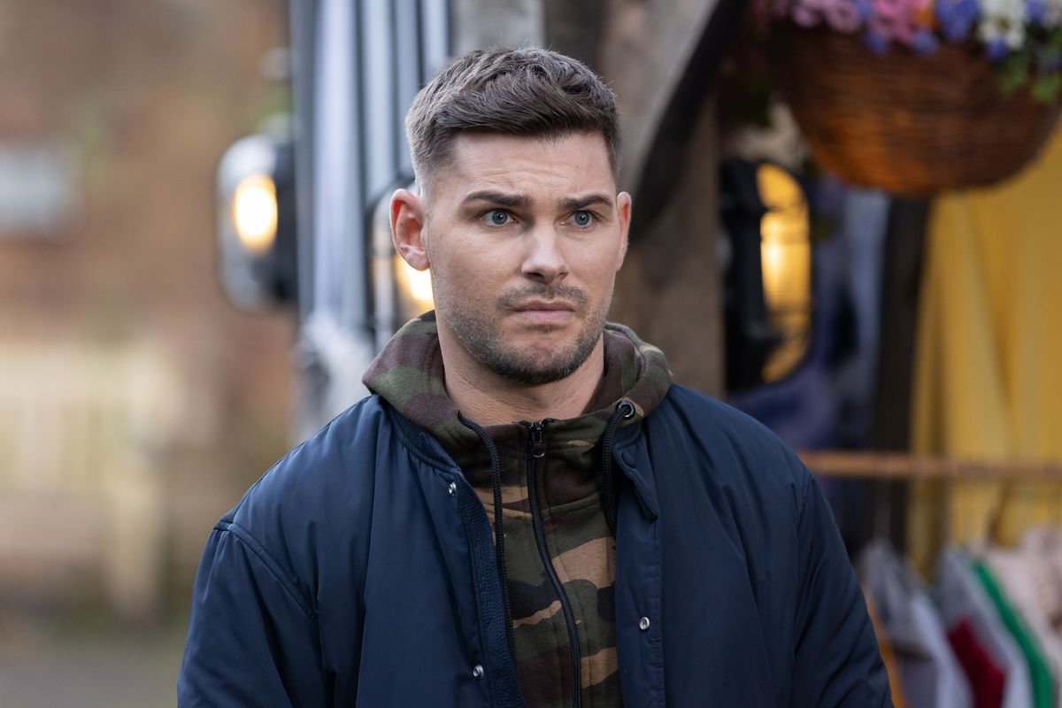 Ste Hay takes desperate measures in Hollyoaks. 