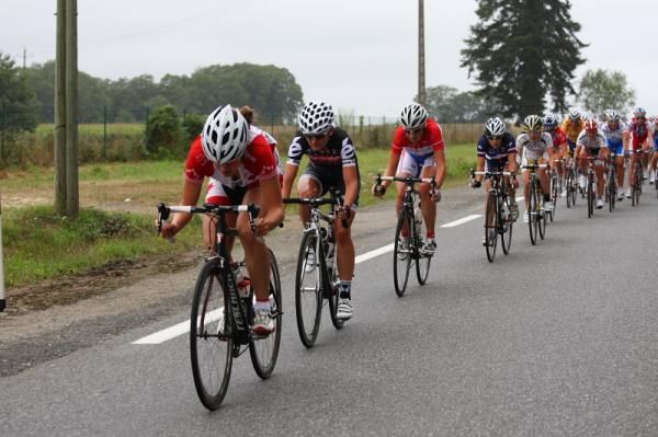 Joelle Numainville (Canada) made a big attack early on, but was unable to break away