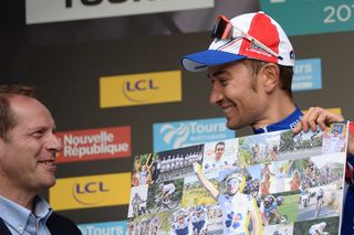 Jeremy Roy on the podium acknowledging his retirement after Paris-Tours