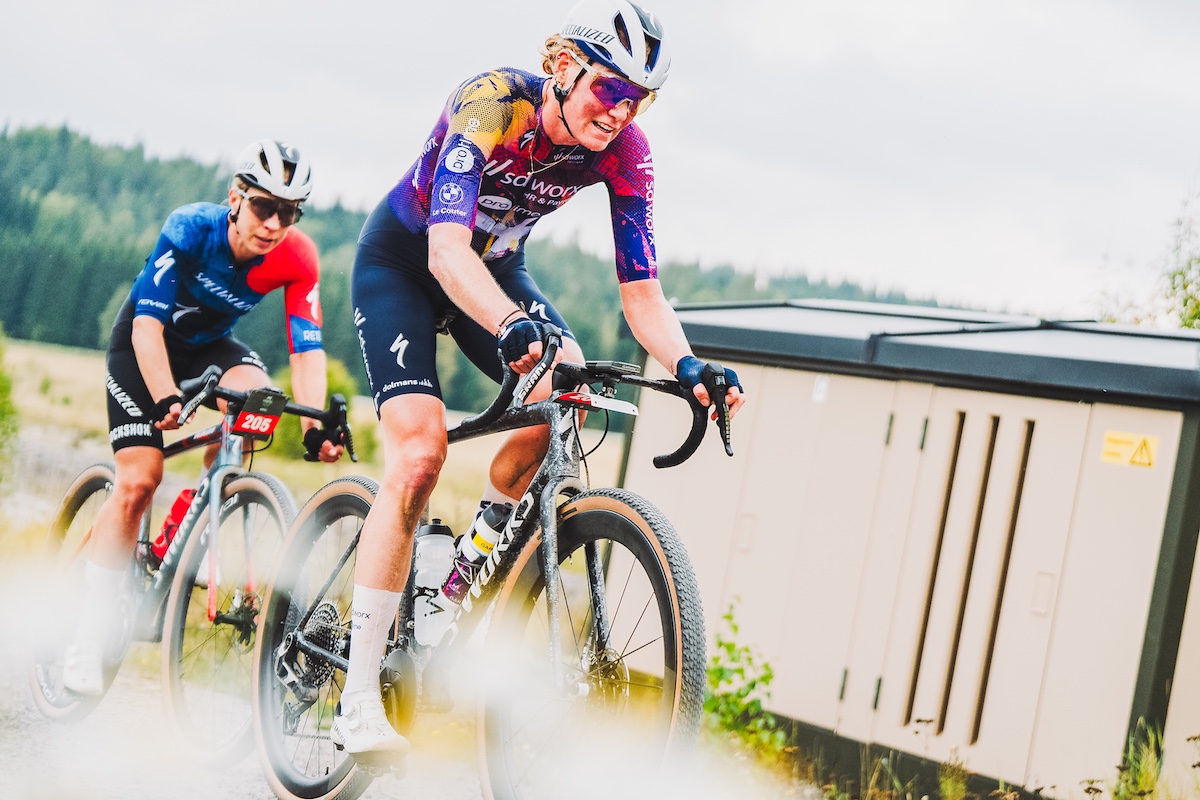 Geerike Schreurs and Annika Langvad in the long break at Falling Leaves Lahti 2025, a round of the Gravel Earth Series